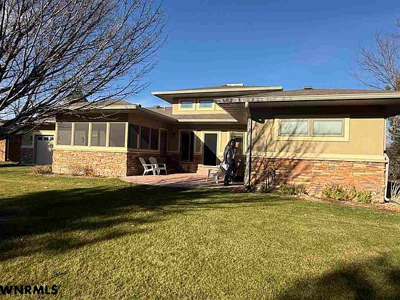 2nd image of 1126 Peacock Dr