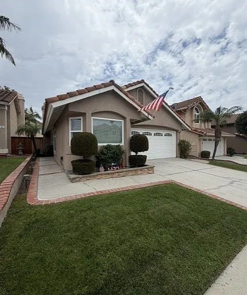 8 Firethorn — Photo 2