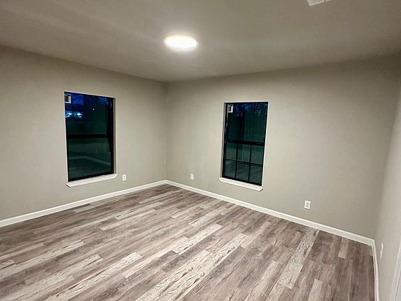 4th image of 400 W Austin St