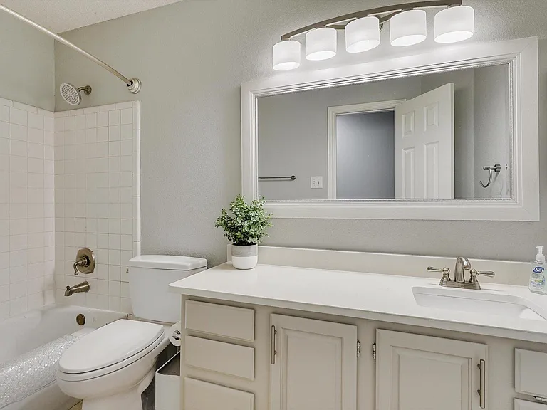 1717 Parkwood Dr — Photo 23