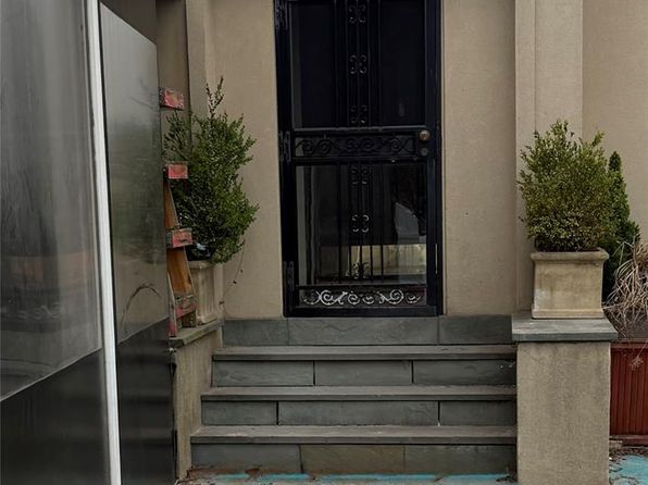 125C Deer Park Ave