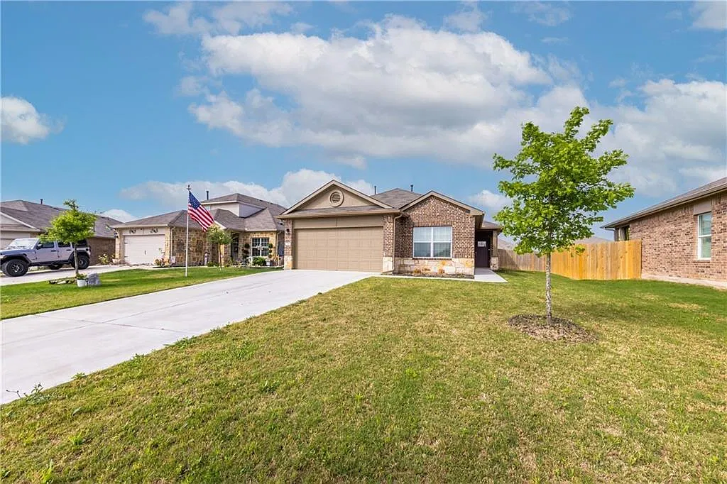 4 bed, 2.0 bath, 1755 sqft, $2,100 — Photo 3