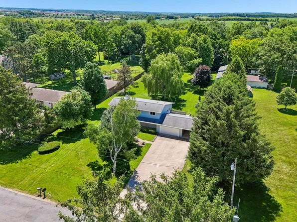 4833 Windsor Prairie Rd, Deforest, WI 53532
