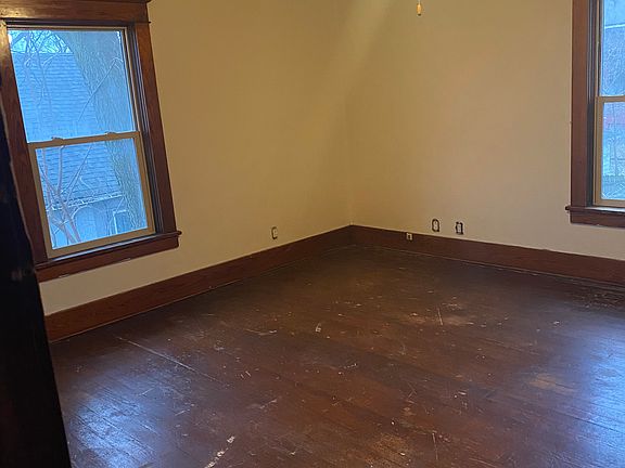 4th image of 303 & 305 S Heaton St #305