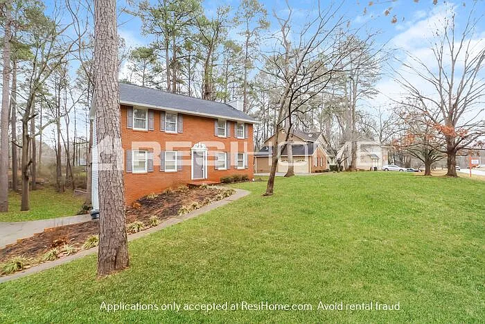 3 bed, 2.5 bath, 1824 sqft, $1,745 — Photo 2
