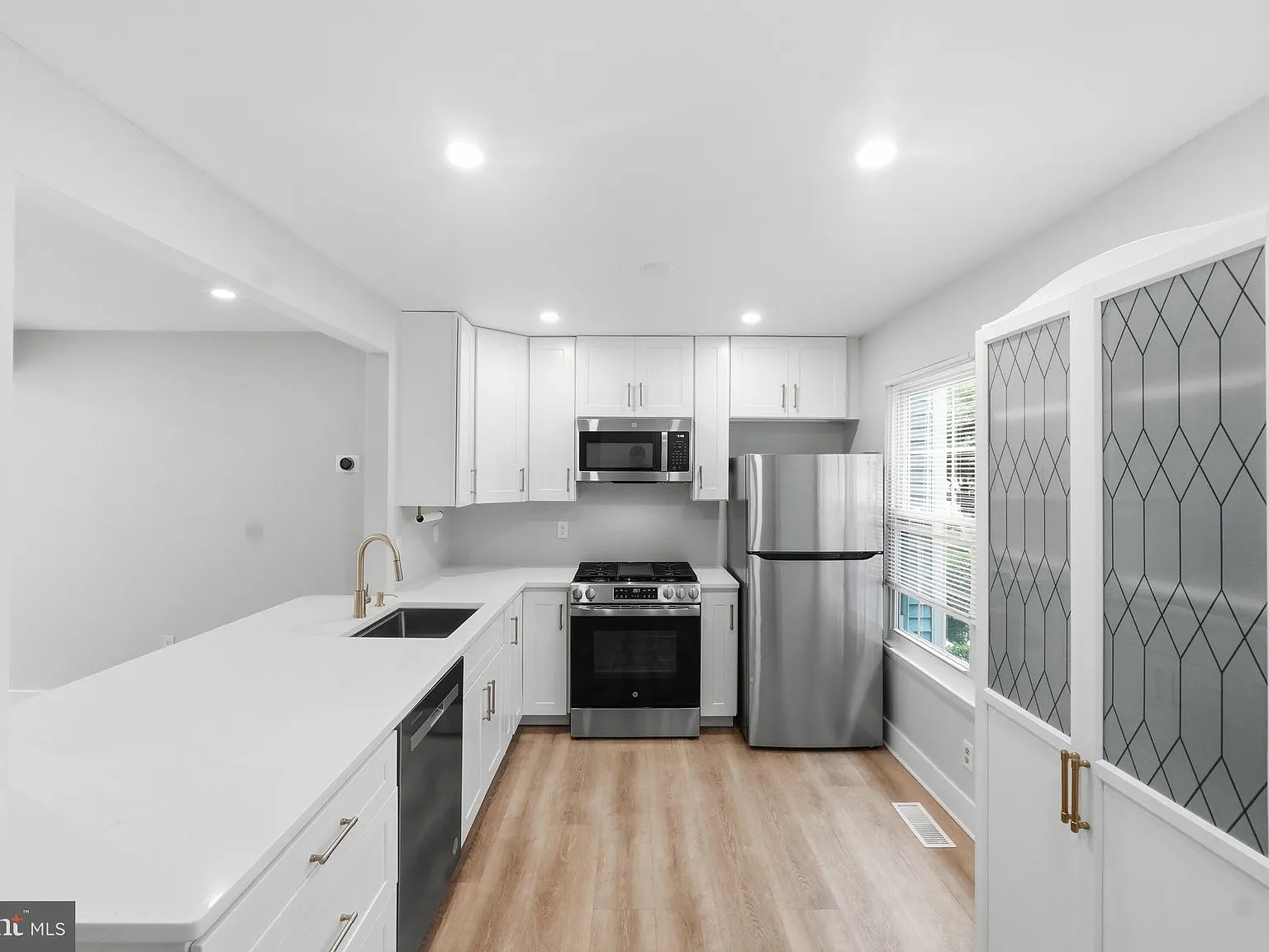 3 bed, 2.5 bath, 1600 sqft, $2,800 — Photo 3