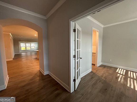2nd image of 450 Bandon Way