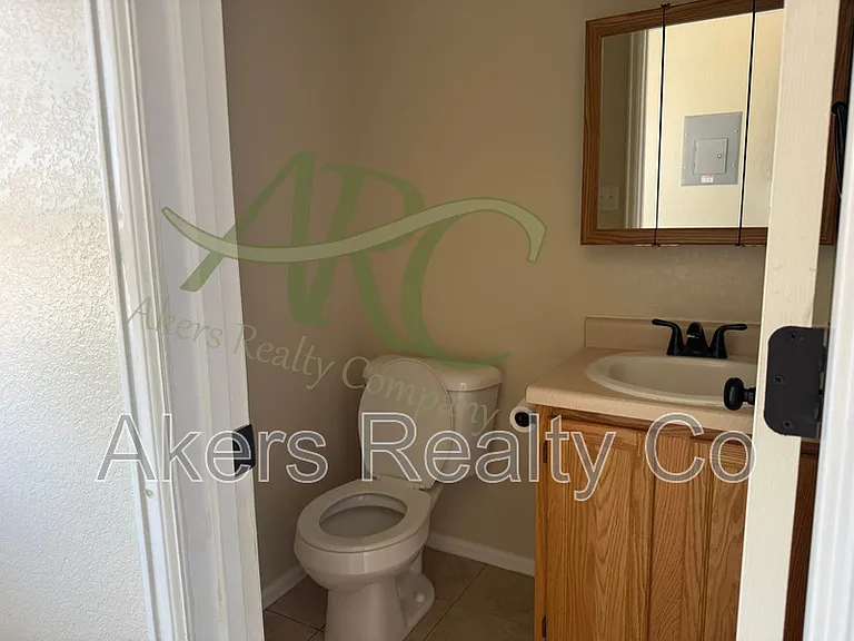 182 E Spaulding Ave — Photo 3