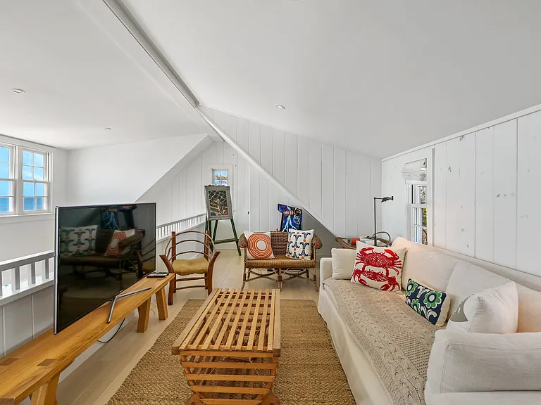 41 E Beach Dr — Photo 14