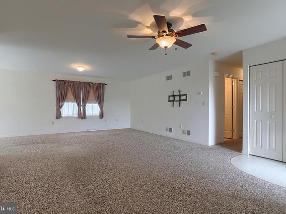 5th image of 202 Village Dr