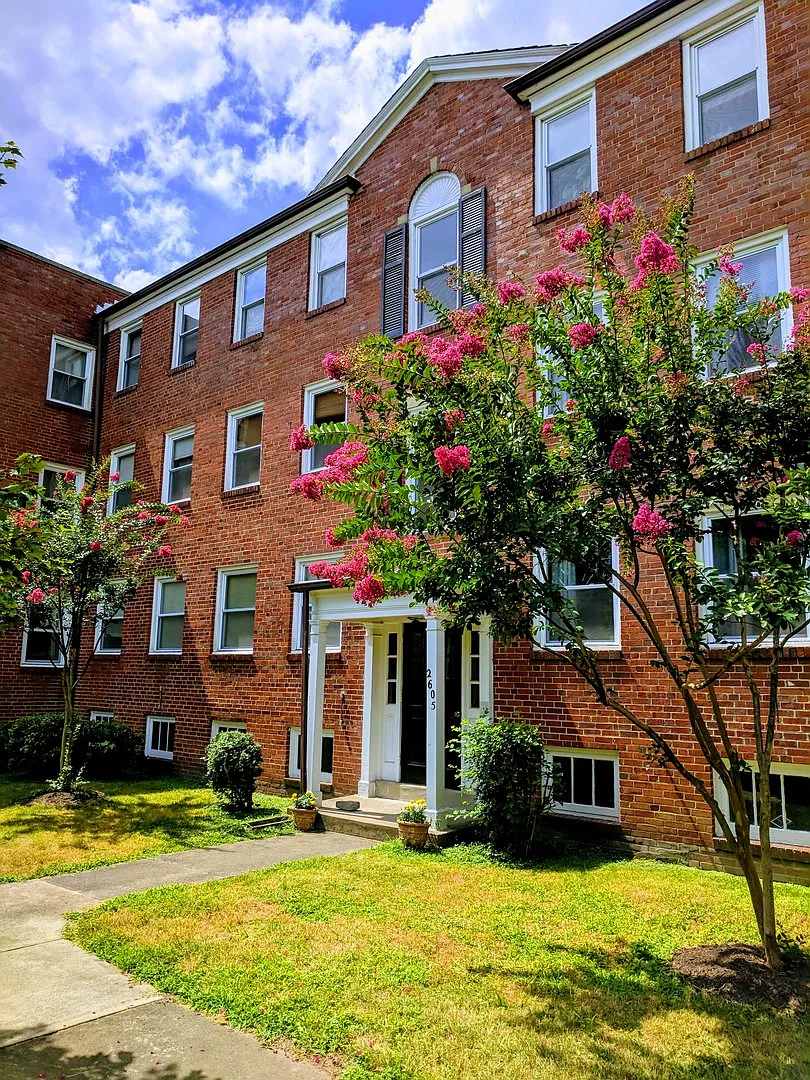 2605 Park Avenue — Photo 4