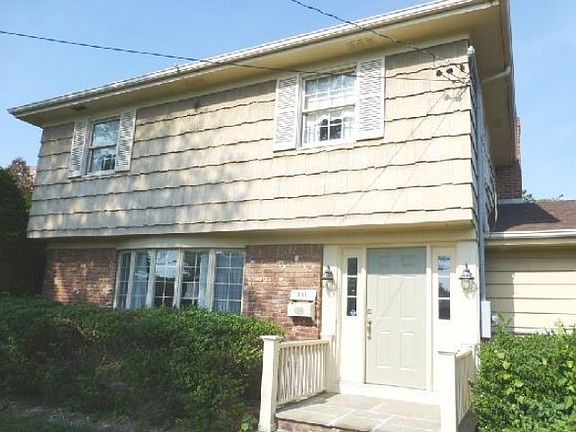 2nd image of 131 Sunset Dr