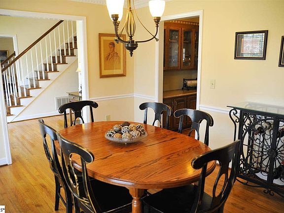 5th image of 1403 Plantation Dr