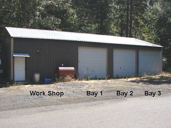 A 53 x 30 Huge Shop with 3 Bays 