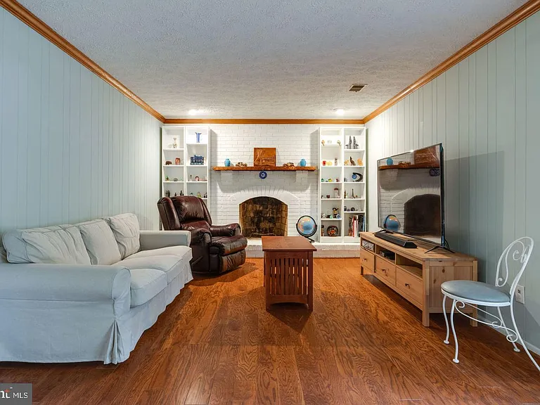 8019 Daffodil Ct — Photo 14