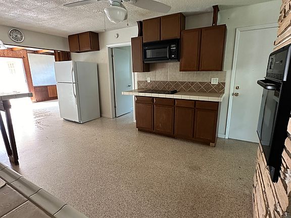 4th image of 912 NE 41st Ave