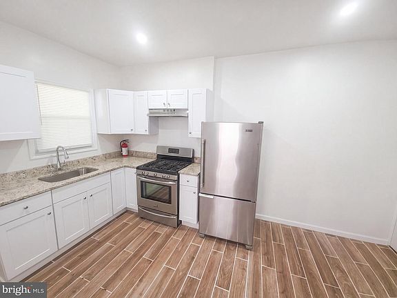 2nd image of 1167 Lansdowne Ave
