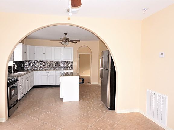 5th image of 210 N Hall St