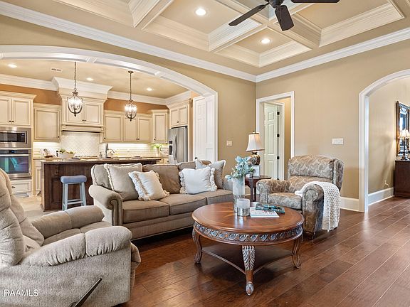 4th image of 105 Barolo Dr