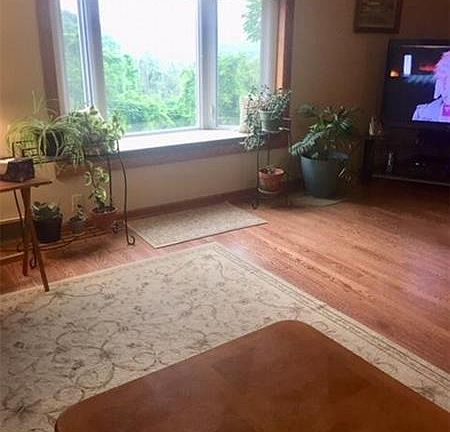 3rd image of 200 Rocky Ln