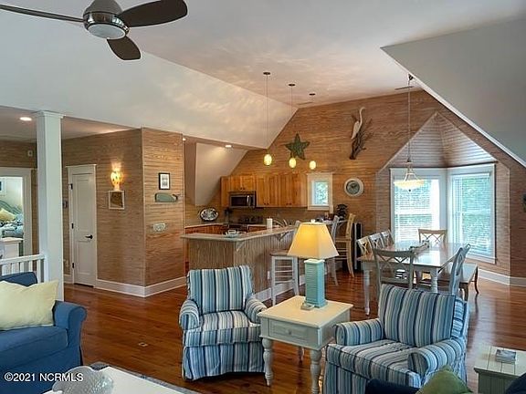 3rd image of 526 Chicamacomico Way