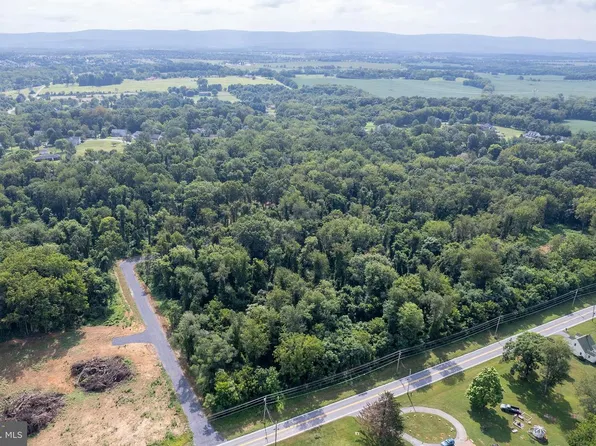 3 Huyett Rd, Charles Town, WV 25414