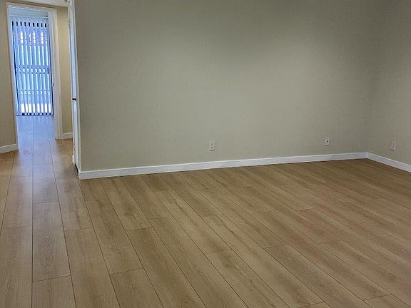 4th image of 520 W Elk Ave APT 105