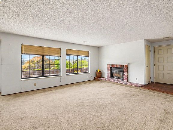 5th image of 1757 Stuart Ct