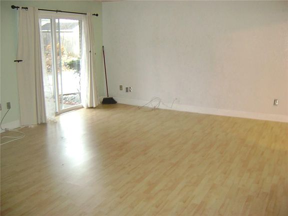 5th image of 1560 Douglas Ave APT A6