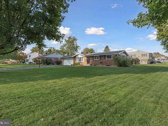 3rd image of 3520 Lord Byron Dr