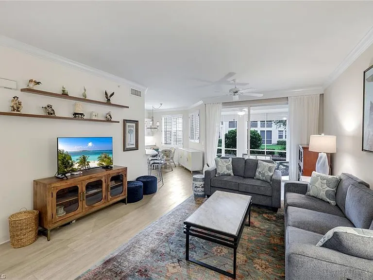400 L Ambiance Cir #104 — Photo 5