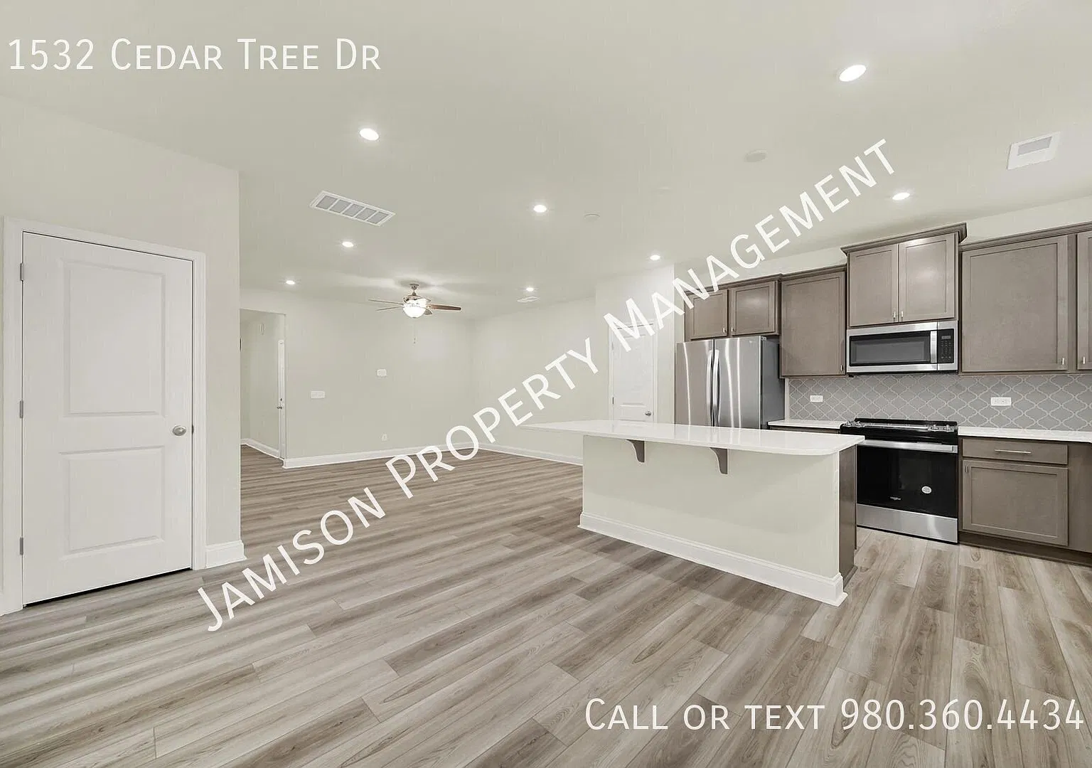 Lovely 3 Bed Townhome in Belmont! — Photo 4