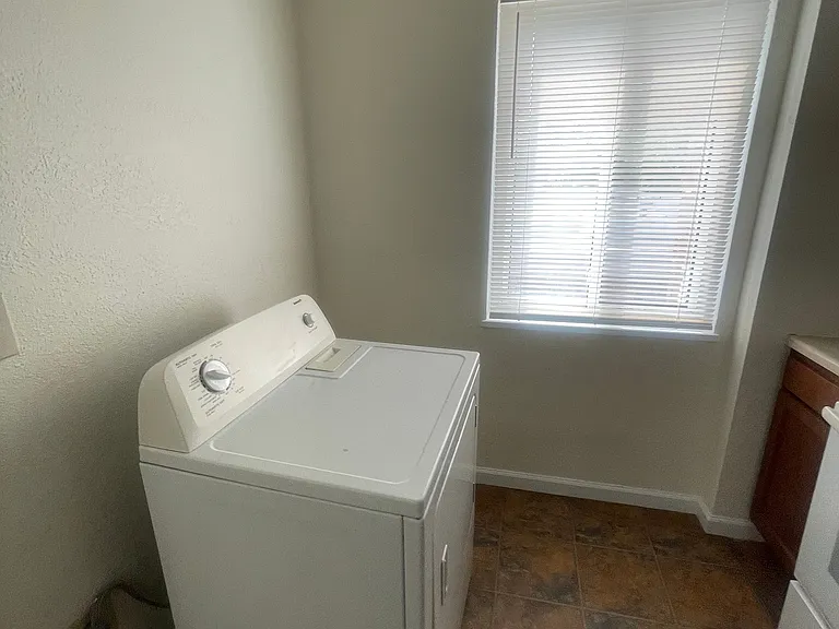 Royal Oaks Apartments — Photo 7