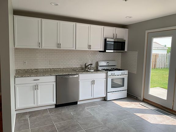 2nd image of 26210 Grandmont St