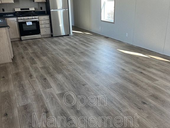 4th image of 1901 1st St Trailer 78