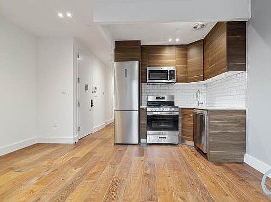 3rd image of 471 Evergreen Ave #1G