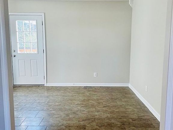 4th image of 2546 Hillingdon Dr
