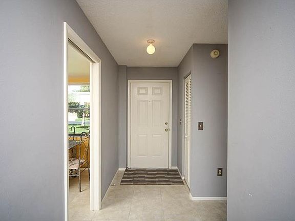 4th image of 613 Oak Hill Cir #29