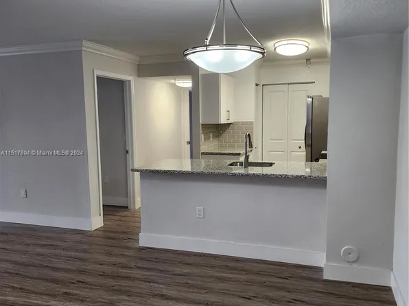 12112 Saint Andrews Pl APT 111, Miramar, FL 33025