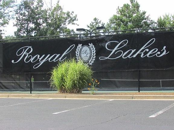 3rd image of 4461 Park Royal Dr