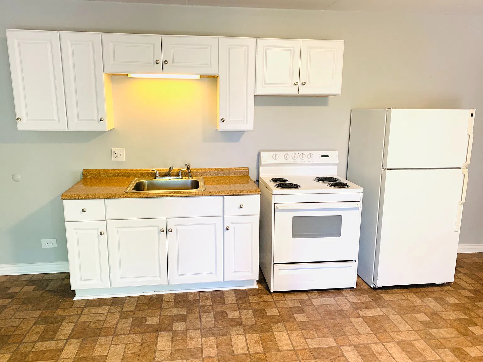 State Street Apartment — Photo 4