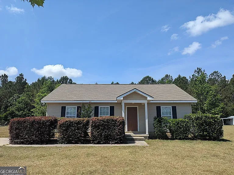 3 bed, 1240 sqft, $1,600 — Photo 1