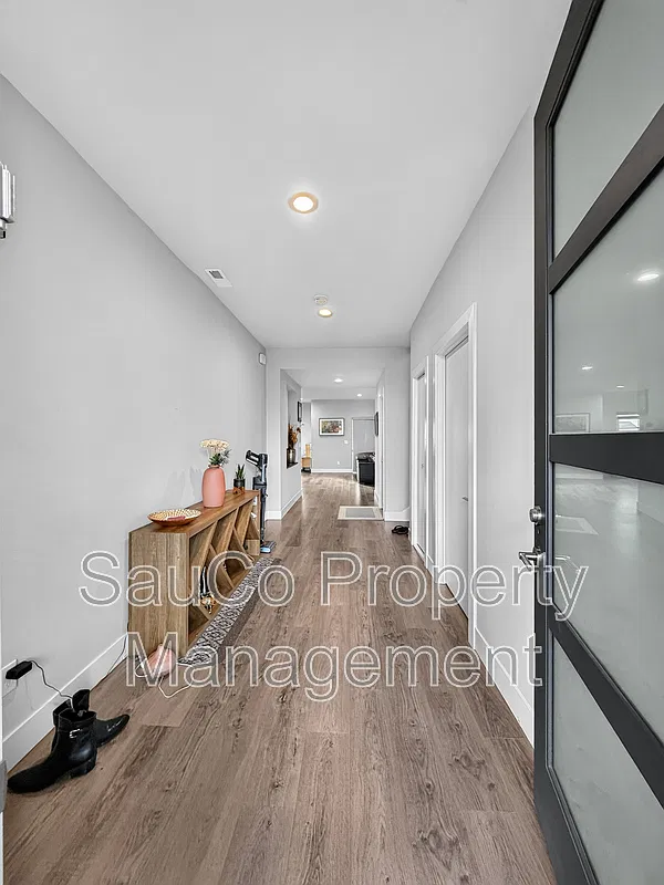 4 bed, 3.0 bath, 2920 sqft, $3,500 — Photo 3