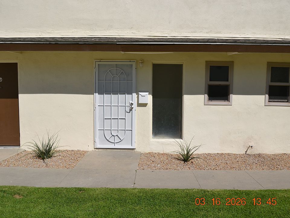 625-C W. Provential Drive
Front Door Security Screen w/Deadbolt