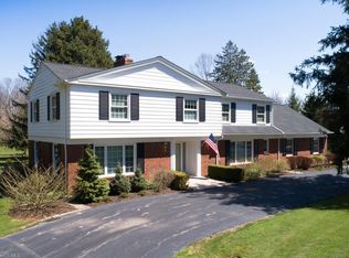 220 Sterncrest Dr, Moreland Hills, OH 44022