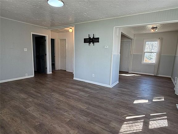 3rd image of 4929 Freeman Ave