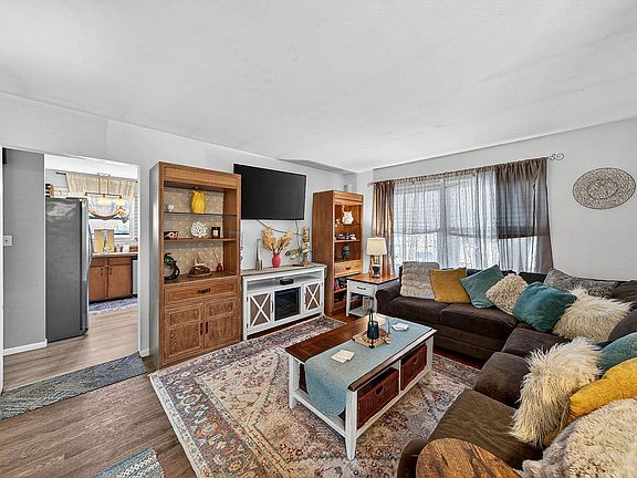 3rd image of 2610 Lexington Blvd