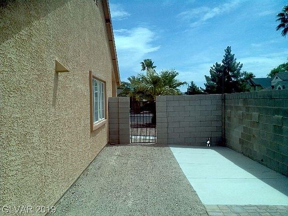 3rd image of 1501 River Crest Ct