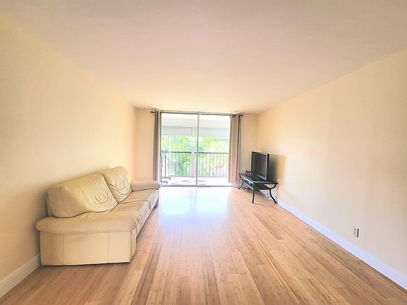 4th image of 2551 Aragon Boulevard #405