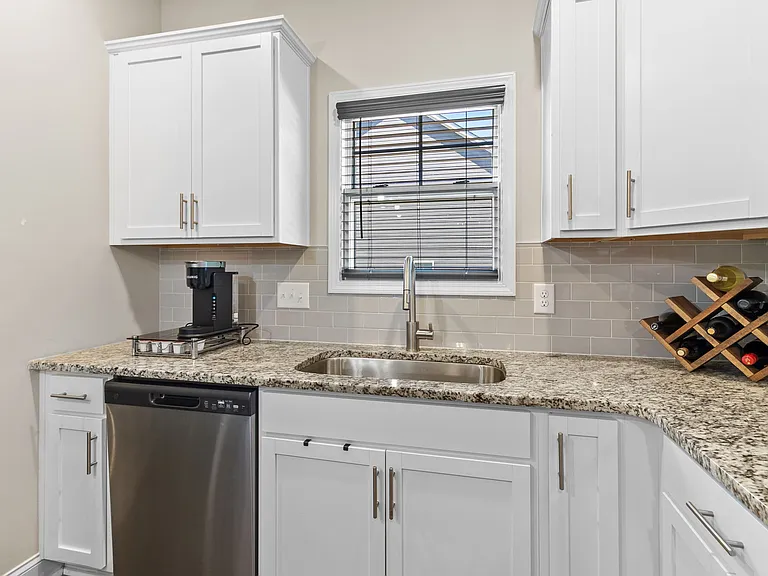 60 Melvill Ln — Photo 10